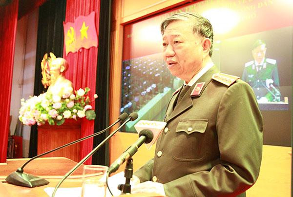 Đại tướng Tô Lâm, Ủy viên Bộ Chính trị, Bộ trưởng Bộ Công an, Trưởng ban chỉ đạo xây dựng Dự án Cơ sở dữ liệu quốc gia về dân cư và Dự án Sản xuất, cấp, và Quản lý căn cước công dân, chủ trì hội nghị