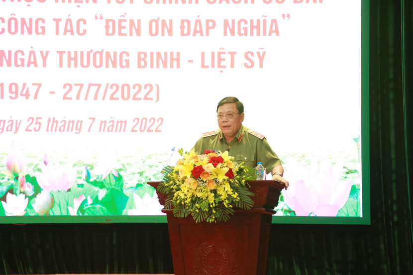 Trung tướng Nguyễn Hải Trung, Ủy viên Ban thường vụ Thành ủy, Bí thư Đảng ủy, Giám đốc CATP chủ trì buổi lễ Trung tướng Nguyễn Hải Trung, Ủy viên Ban thường vụ Thành ủy, Bí thư Đảng ủy, Giám đốc CATP chủ trì buổi lễ