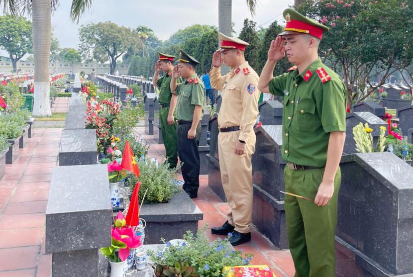 Thế hệ tiếp nối tri ân các anh hùng liệt sỹ Thế hệ tiếp nối tri ân các anh hùng liệt sỹ