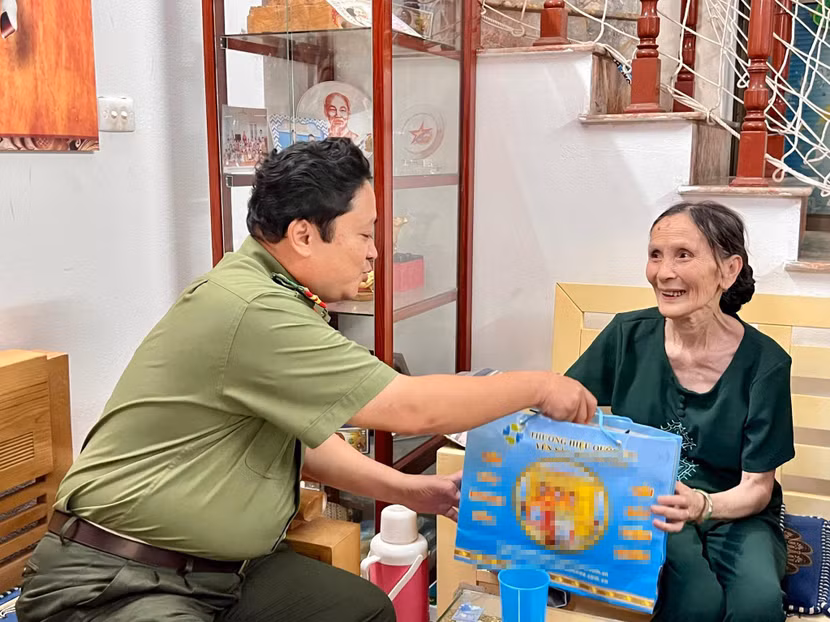Truyền thông tri ân những người có công với nước luôn được Phòng An ninh chính trị nội bộ phát huy trong nhiều năm qua