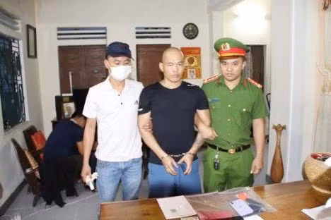Lực lượng công an bắt giữ Bùi Ngọc Bảo Trung