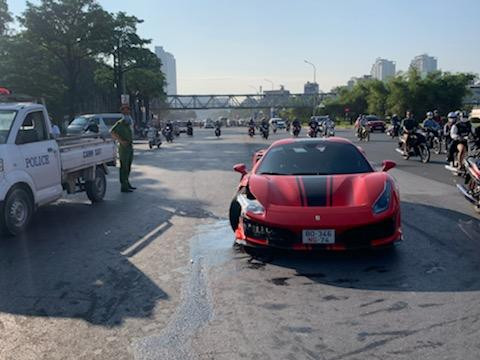 Lực lượng công an quận Nam Từ Liêm có mặt bảo vệ hiện trường