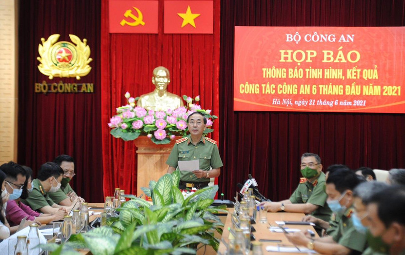 Trung tướng Trần Quốc Tỏ, Ủy viên Trung ương Đảng, Phó Bí thư Đảng ủy Công an Trung ương, Thứ trưởng Bộ Công an chủ trì buổi họp báo