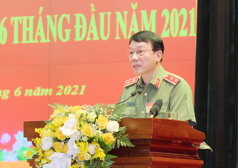 Trung tướng Lương Tam Quang, Ủy viên Trung ương Đảng, Thứ trưởng Bộ Công an đã trình bày báo cáo tóm tắt tình hình, kết quả công tác Công an 6 tháng đầu năm