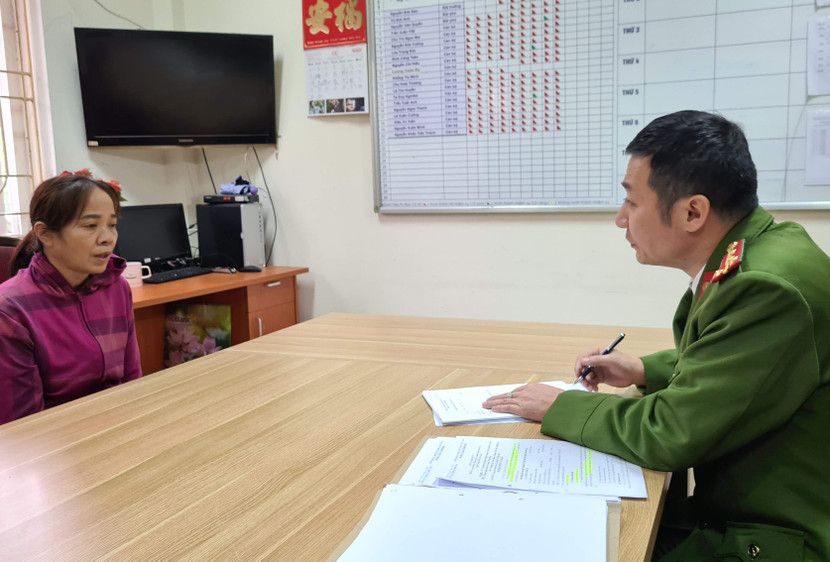 Cơ quan CSĐT - CAQ Nam Từ Liêm ghi lời khai đối tượng Hà Thị Phượng Cơ quan CSĐT - CAQ Nam Từ Liêm ghi lời khai đối tượng Hà Thị Phượng