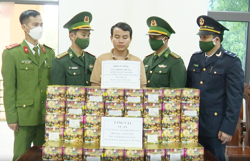 Cơ quan chức năng bắt giữ Võ Trọng Dũng và tang vật vụ án