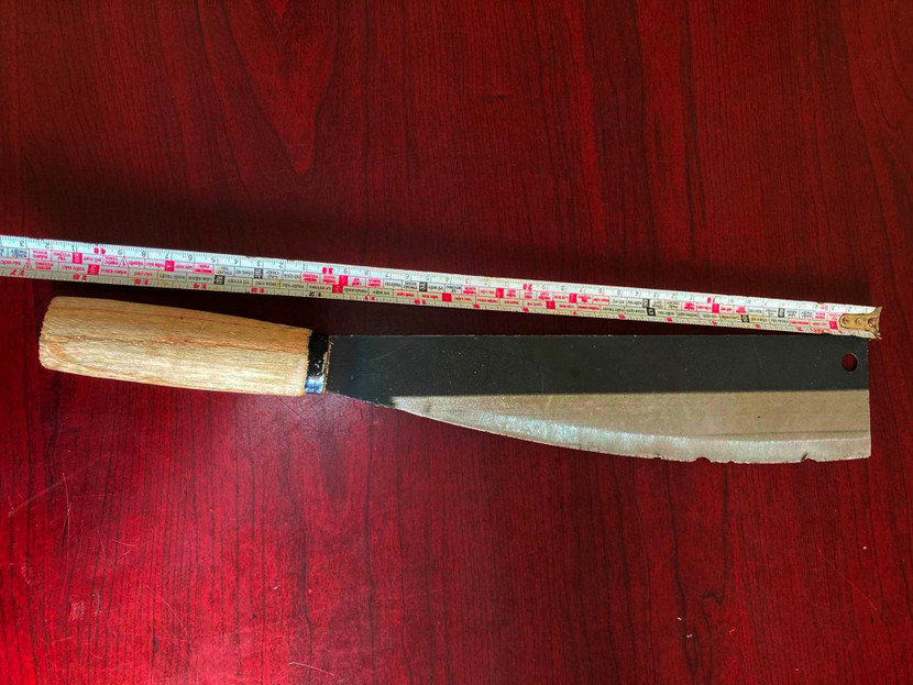 Con dao Thiện sử dụng để chém xe ô tô