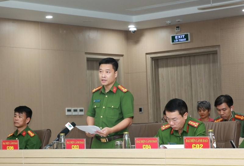 Thượng tá Vũ Thanh Tùng, Phó Cục trưởng Cục Cảnh sát điều tra tội phạm về kinh tế, tham nhũng, buôn lậu Bộ Công an trao đổi tại họp báo