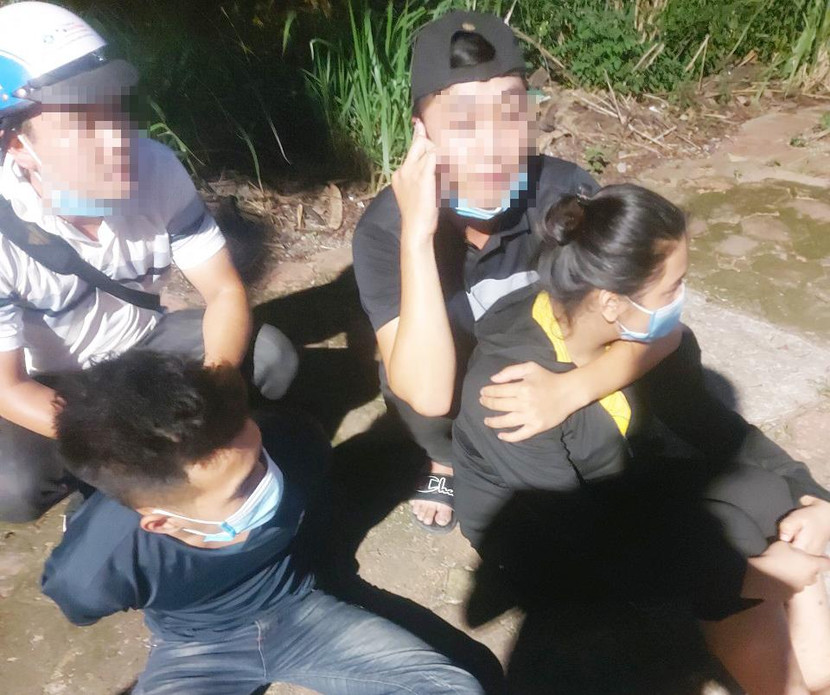 Khoảnh khắc các trinh sát Đội CSHS CAH Đan Phượng bắt giữ Hiệu và Thương Khoảnh khắc các trinh sát Đội CSHS CAH Đan Phượng bắt giữ Hiệu và Thương