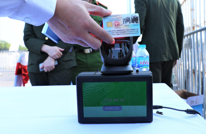 Khi nhiều trường thông tin được tích hợp trên thẻ CCCD, người dân sẽ được giảm bớt giấy tờ tùy thân khi giao dịch