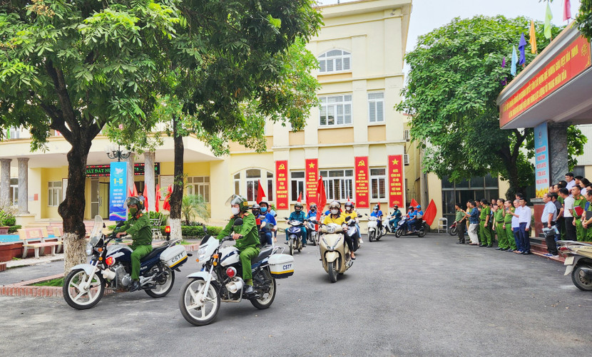 Sau lễ phát động, Công an xã, Đoàn Thanh niên, Hội phụ nữ, Đội công tác xã hội tình nguyện xã An Khánh đã tổ chức tuyên truyền đến địa bàn dân cư