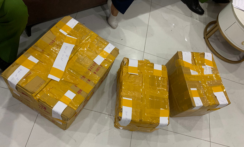 Cơ quan công an đã thu giữ 500 chiếc điện thoại, máy tính bảng các loại của Văn Đình Hiếu để phục vụ công tác điều tra