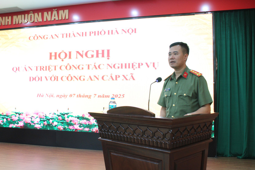 Đại tá Nguyễn Ngọc Quyền, Phó Giám đốc CATP phát biểu quán triệt tại hội nghị