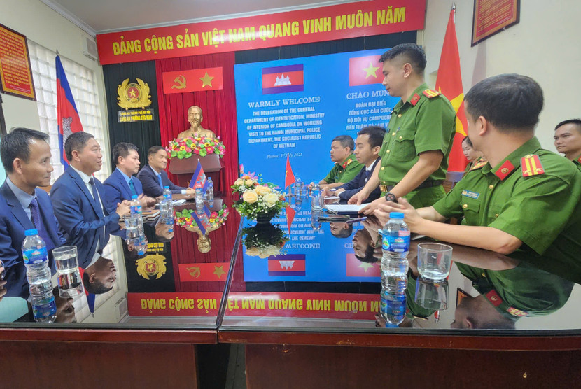 Ban chỉ huy CAP Cửa Nam trao đổi thông tin về CAP với đoàn công tác Ban chỉ huy CAP Cửa Nam trao đổi thông tin về CAP với đoàn công tác