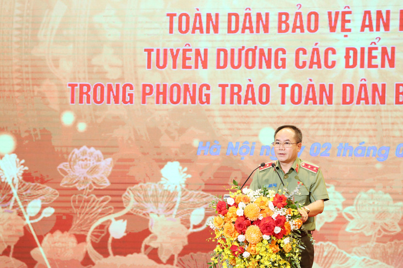 Trung tướng Nguyễn Thanh Tùng phát biểu ý kiến tiếp thu chỉ đạo của lãnh đạo Bộ Công an Trung tướng Nguyễn Thanh Tùng phát biểu ý kiến tiếp thu chỉ đạo của lãnh đạo Bộ Công an