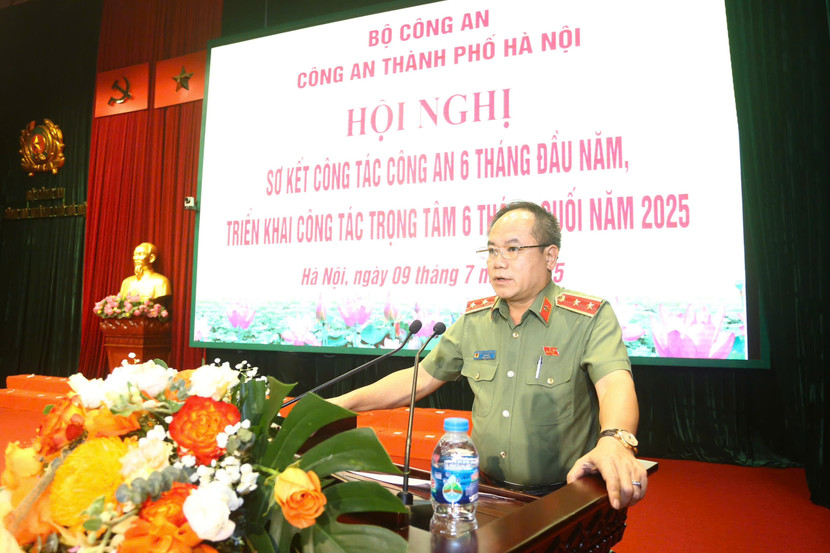 Trung tướng Nguyễn Thanh Tùng, Ủy viên Ban Thường vụ Thành ủy, Bí thư Đảng ủy, Giám đốc CATP Hà Nội phát biểu chỉ đạo hội nghị