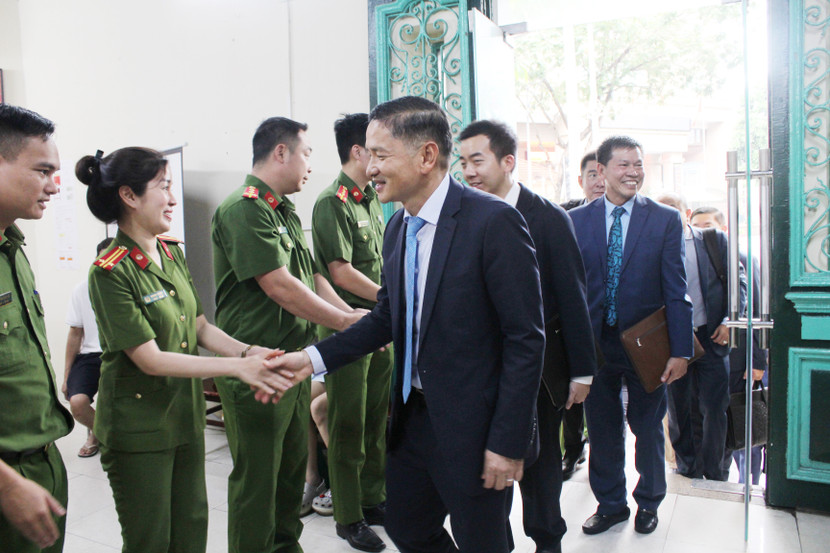 Đoàn đại biểu Tổng cục Căn cước Bộ Nội vụ Campuchia đến thăm và làm việc với CAP Cửa Nam Đoàn đại biểu Tổng cục Căn cước Bộ Nội vụ Campuchia đến thăm và làm việc với CAP Cửa Nam