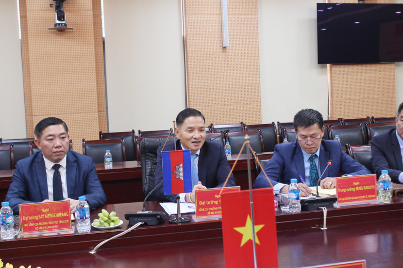 Đại tướng Top Neth, Tổng cục trưởng Tổng cục Căn cước (Bộ Nội vụ) Campuchia làm Trưởng đoàn làm việc với CATP Hà Nội Đại tướng Top Neth, Tổng cục trưởng Tổng cục Căn cước (Bộ Nội vụ) Campuchia làm Trưởng đoàn làm việc với CATP Hà Nội