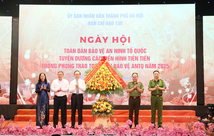 Lãnh đạo Thành ủy, UBND, HĐND TP chúc mừng Ban Chỉ đạo 138 TP Lãnh đạo Thành ủy, UBND, HĐND TP chúc mừng Ban Chỉ đạo 138 TP