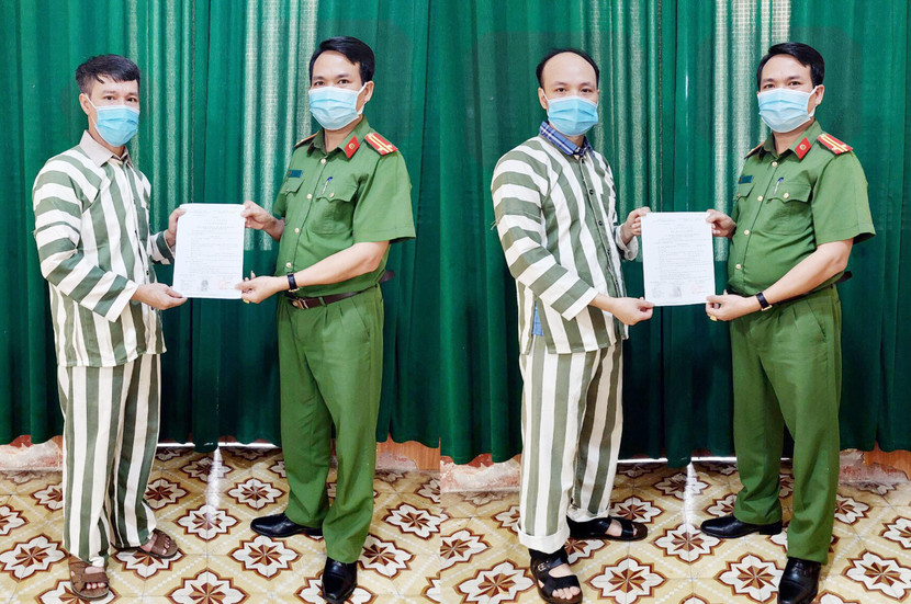 2 phạm nhân đang thi hành án tại nhà tạm giữ CAH Mỹ Đức được trao quyết định đặc xá của Chủ tịch nước