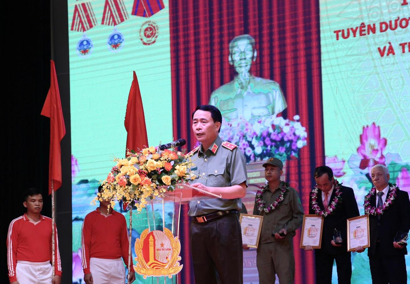 Trung tướng Lê Quốc Hùng phát biểu tại buổi lễ