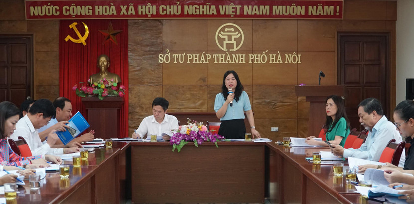 Bà Phạm Thị Thanh Hương, Phó Giám đốc Sở Tư pháp thành phố Hà Nội, Phó Chủ tịch Hội đồng Phối hợp phổ biến giáo dục pháp luật thành phố Hà Nội phát biểu tại hội thảo Bà Phạm Thị Thanh Hương, Phó Giám đốc Sở Tư pháp thành phố Hà Nội, Phó Chủ tịch Hội đồng Phối hợp phổ biến giáo dục pháp luật thành phố Hà Nội phát biểu tại hội thảo