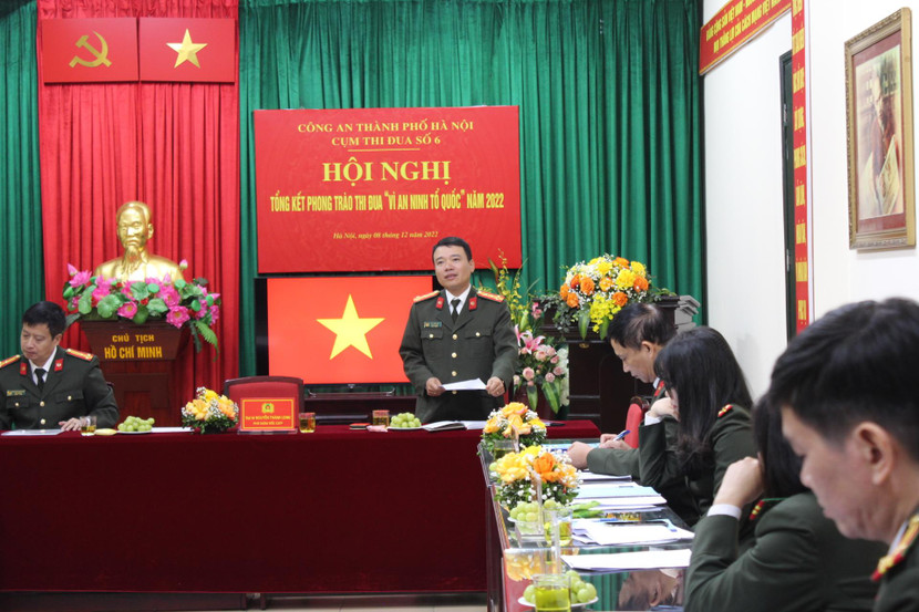 Đại tá Mai Tùng Lâm, Trưởng phòng PB01, đơn vị Cụm trưởng chủ trì phần thảo luận tại hội nghị Đại tá Mai Tùng Lâm, Trưởng phòng PB01, đơn vị Cụm trưởng chủ trì phần thảo luận tại hội nghị