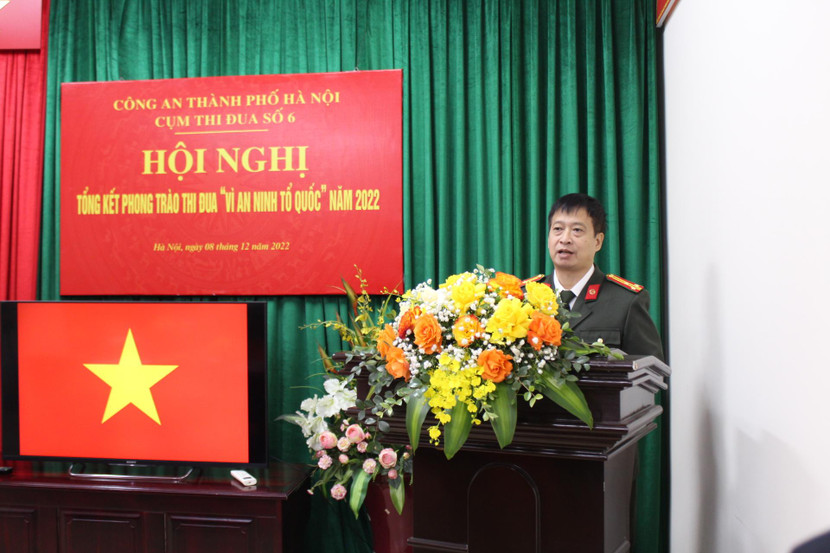 Thượng tá Nguyễn Thanh Bình, Trưởng phòng PX04 (Cụm phó Cụm thi đua) trình bày báo cáo tổng kết phong trào thi đua Vì An ninh Tổ quốc Cụm thi đua số 6 Thượng tá Nguyễn Thanh Bình, Trưởng phòng PX04 (Cụm phó Cụm thi đua) trình bày báo cáo tổng kết phong trào thi đua Vì An ninh Tổ quốc Cụm thi đua số 6