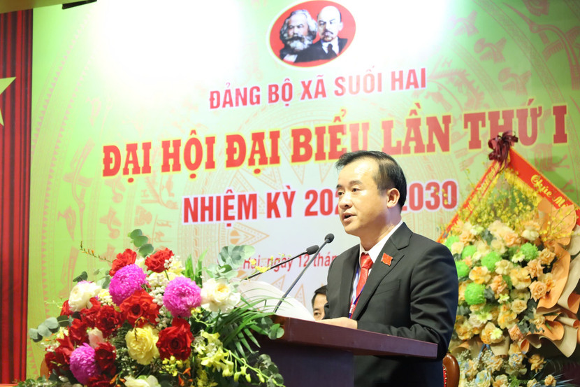 Đồng chí Đỗ Mạnh Hưng, Bí thư Đảng ủy xã Suối Hai phát biểu khai mạc Đại hội Đồng chí Đỗ Mạnh Hưng, Bí thư Đảng ủy xã Suối Hai phát biểu khai mạc Đại hội