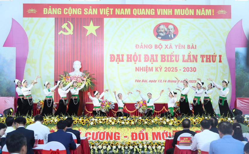 Rộn ràng sắc màu văn hóa tại Đại hội Đảng bộ xã Yên Bài