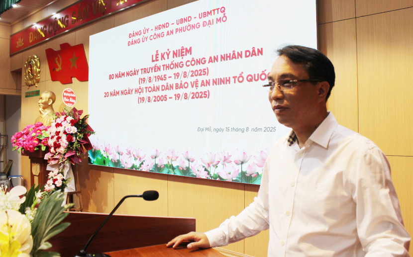 Đồng chí Phùng Ngọc Sơn, Chủ tịch UBND phường Đại Mỗ ôn lại truyền thống lực lượng CAND