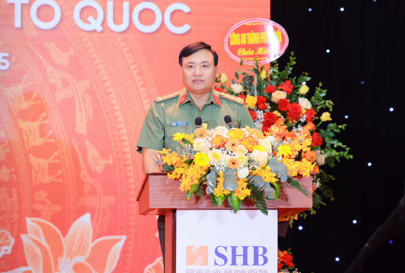 Đại tá Nguyễn Tiến Đạt, Phó Giám đốc CATP phát biểu tại ngày hội