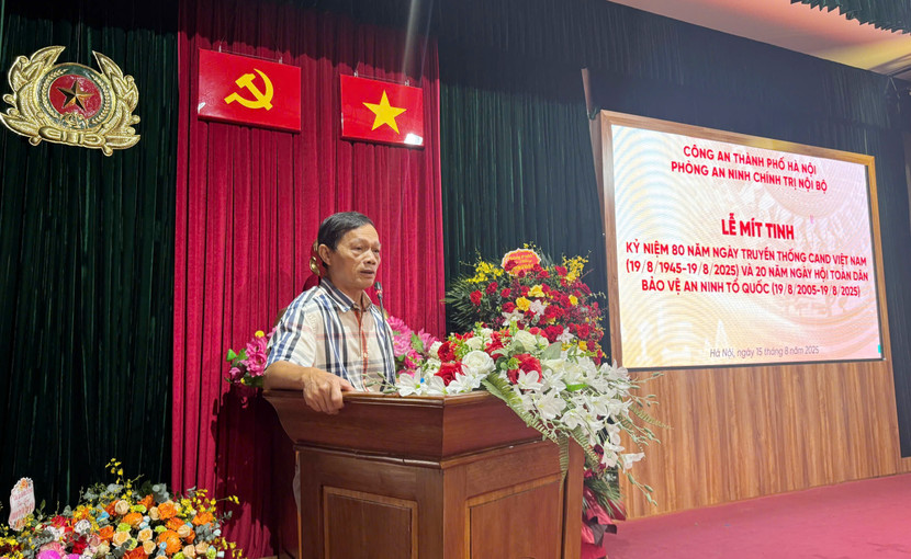 Đại tá Vũ Minh Chính – nguyên Phó Trưởng phòng, Chủ nhiệm Câu lạc bộ Hưu trí Phòng An ninh chính trị nội bộ CATP phát biểu tại buổi lễ