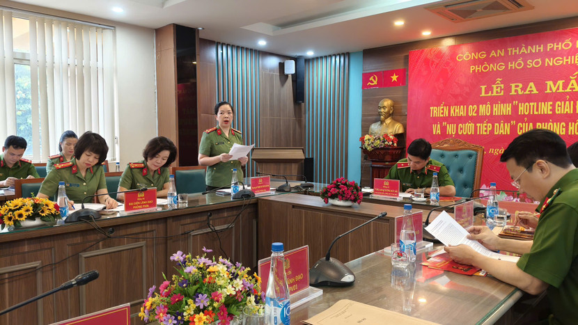 Thượng tá Phạm Thị Thùy Dương, Trưởng phòng Hồ sơ nghiệp vụ báo cáo về triển khai 2 mô hình Thượng tá Phạm Thị Thùy Dương, Trưởng phòng Hồ sơ nghiệp vụ báo cáo về triển khai 2 mô hình