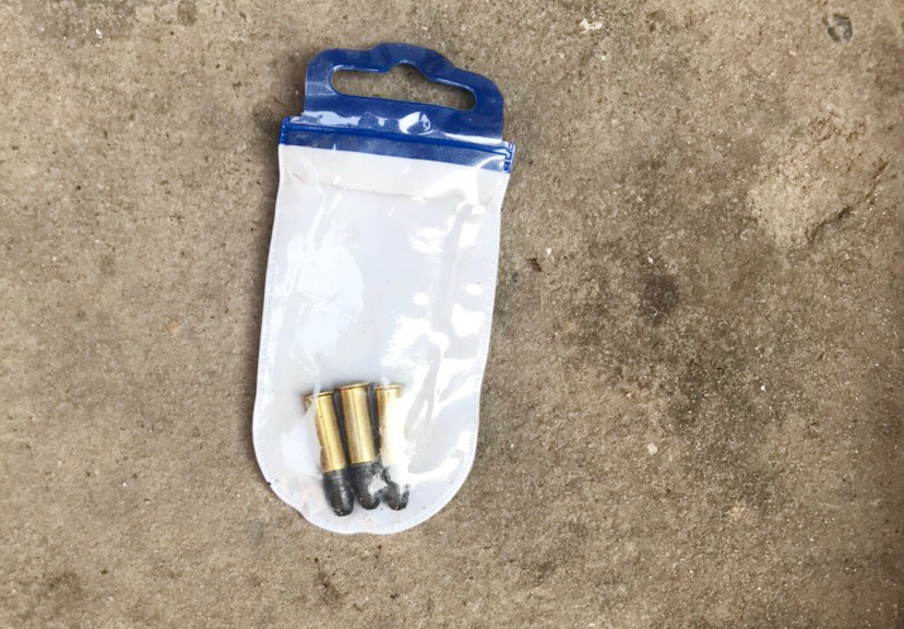 Súng và đạn thu được tại hiện trường