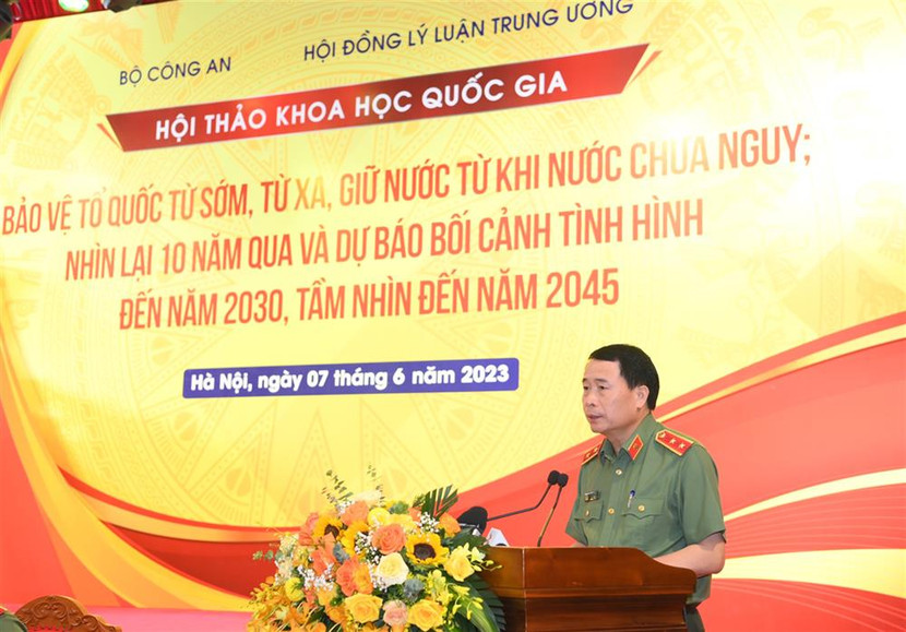 Trung tướng, TS Lê Quốc Hùng, Ủy viên Trung ương Đảng, Thứ trưởng Bộ Công an phát biểu đề dẫn hội thảo Trung tướng, TS Lê Quốc Hùng, Ủy viên Trung ương Đảng, Thứ trưởng Bộ Công an phát biểu đề dẫn hội thảo