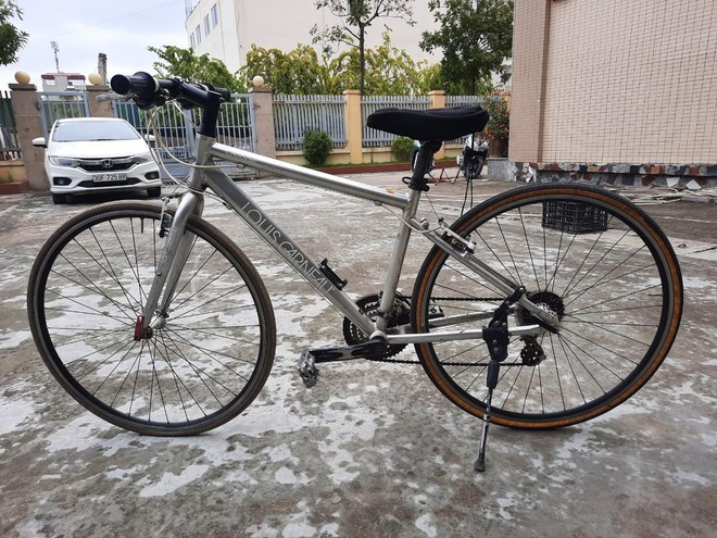 Chiếc xe đạp nhãn hiệu LOUIS GARNEAU Chiếc xe đạp nhãn hiệu LOUIS GARNEAU