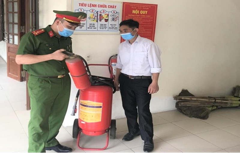 Kiểm tra các thiết bị phòng chống cháy, nổ tại một số điểm thi