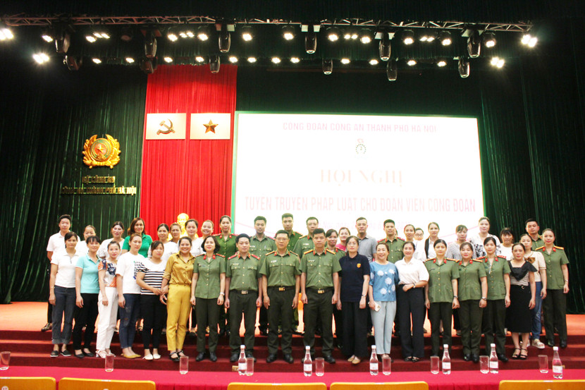 Các đại biểu dự hội nghị