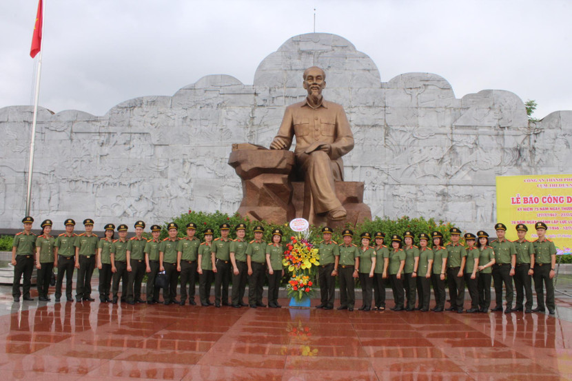 Hành trình về nguồn có ý nghĩa thiết thực chào mừng kỷ niệm 76 năm Ngày truyền thống lực lượng An ninh nhân dân và 75 năm Ngày Thương binh liệt sỹ