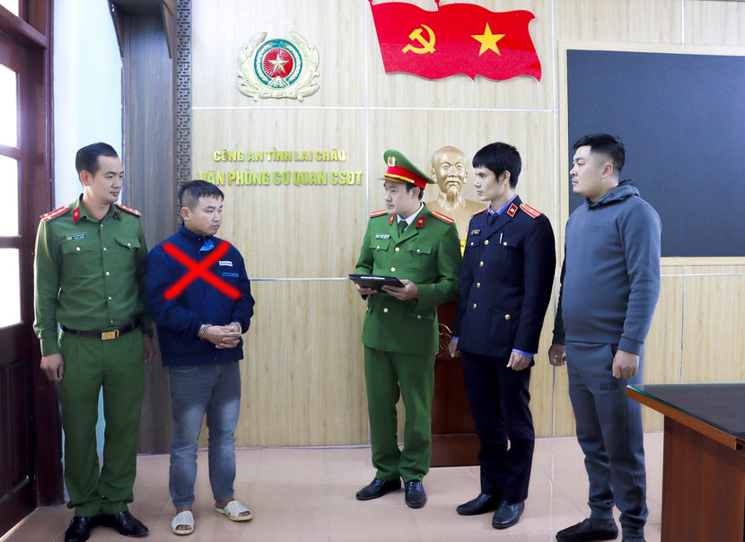 Cơ quan CSĐT Công an tỉnh Lai Châu thi hành lệnh bắt Quách Văn Lập