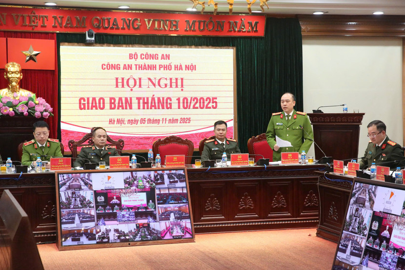 Đại tá Nguyễn Đức Long, Phó Giám đốc CATP phát biểu tại hội nghị