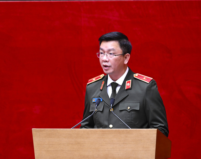 Thiếu tướng Phạm Kim Đĩnh, Cục trưởng Cục Công tác chính trị phát biểu tại hội nghị