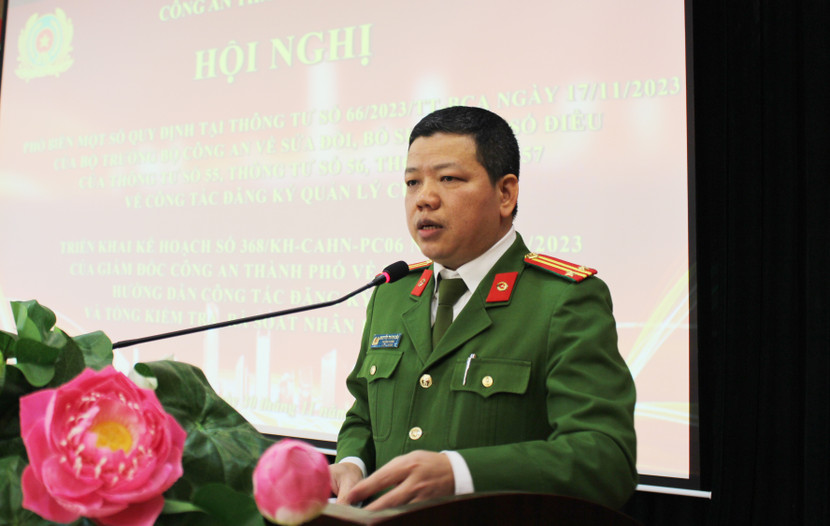 Trung tá Nguyễn Thành Lâm, Trưởng phòng Cảnh sát QLHC về TTXH, CATP Hà Nội quán triệt những nội dung cơ bản của Thông tư 66 và Kế hoạch 368