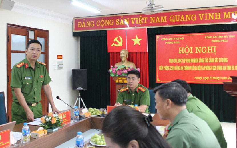 Thượng tá Bùi Thanh Tùng, Trưởng phòng CSCĐ Công an tỉnh Hà Tĩnh nêu nội dung cần trao đổi, học tập kinh nghiệm