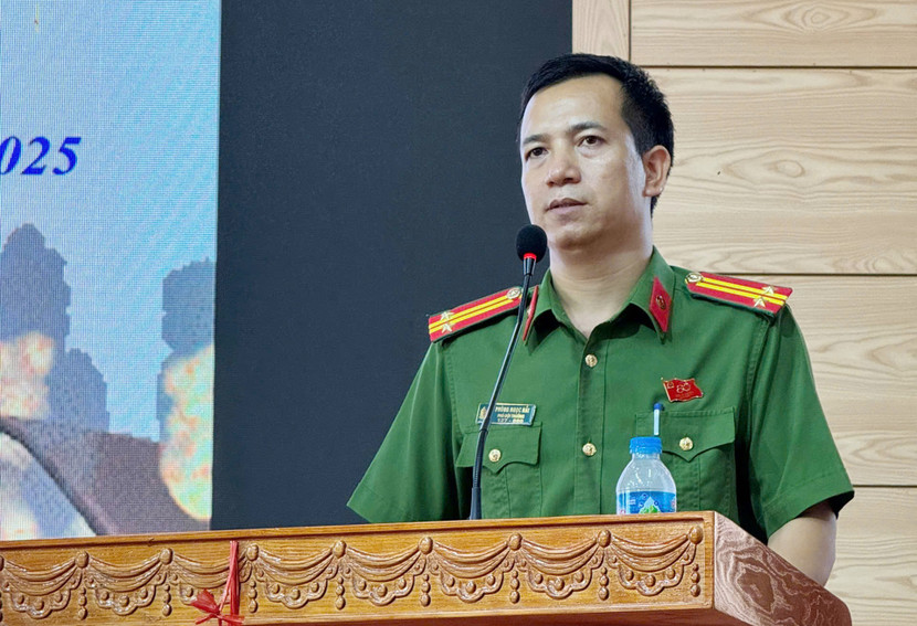 Trung tá Phùng Ngọc Hải - Phó Đội trưởng Đội Chữa cháy và cứu nạn, cứu hộ khu vực số 29 phát biểu chỉ đạo hội nghị Trung tá Phùng Ngọc Hải - Phó Đội trưởng Đội Chữa cháy và cứu nạn, cứu hộ khu vực số 29 phát biểu chỉ đạo hội nghị