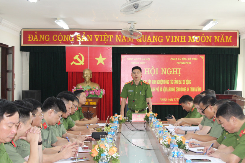 Đại tá Nguyễn Phi Hải, Phó Giám đốc Công an tỉnh Hà Tĩnh phát biểu tại hội nghị