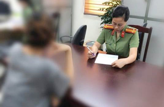 Công an phường Sơn Tây làm việc với chị T.T.T Công an phường Sơn Tây làm việc với chị T.T.T