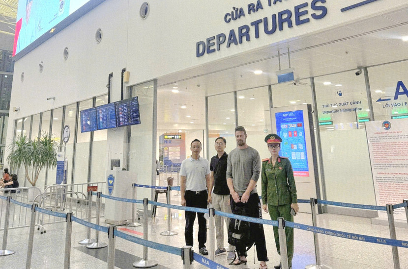 Cơ quan chức năng tiến hành trục xuất ông Berg Robin Grande do vi phạm pháp luật Việt Nam