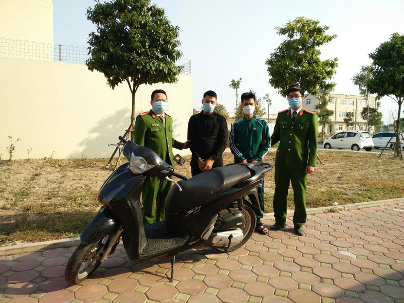 Hai đối tượng bị lực lượng Công an bắt giữ ngày 18-12 Hai đối tượng bị lực lượng Công an bắt giữ ngày 18-12